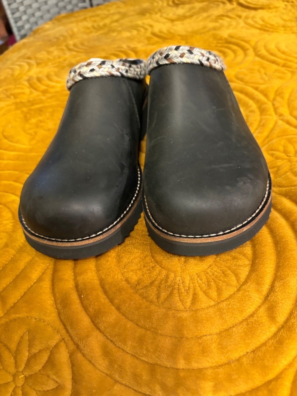 Simple Mule Shoes - Picture 2 of 10